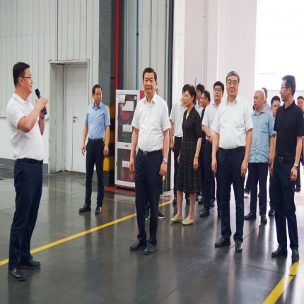 泰州市委常委、統(tǒng)戰(zhàn)部部長張小兵一行來泰隆調(diào)研