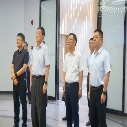 江蘇省政協(xié)黨組成員、副主席姚曉東一行 參觀調(diào)研泰隆集團(tuán)